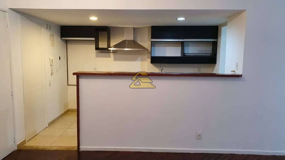Apartamento à venda com 2 quartos, 70m² - Foto 3
