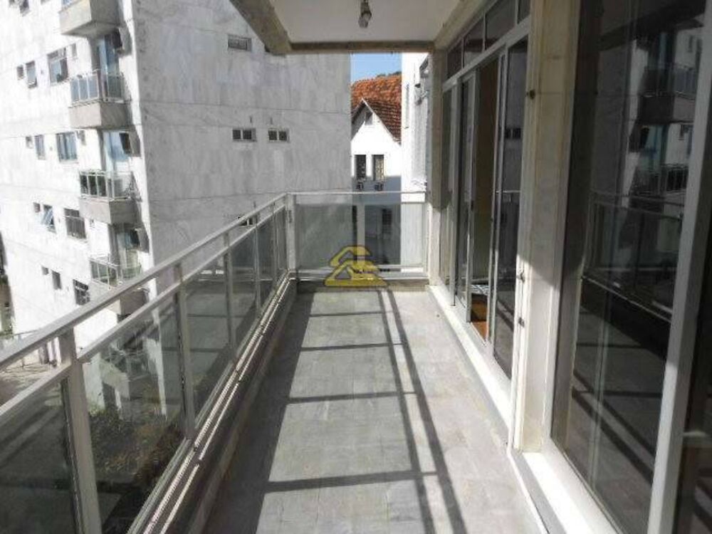 Apartamento à venda com 3 quartos, 125m² - Foto 1