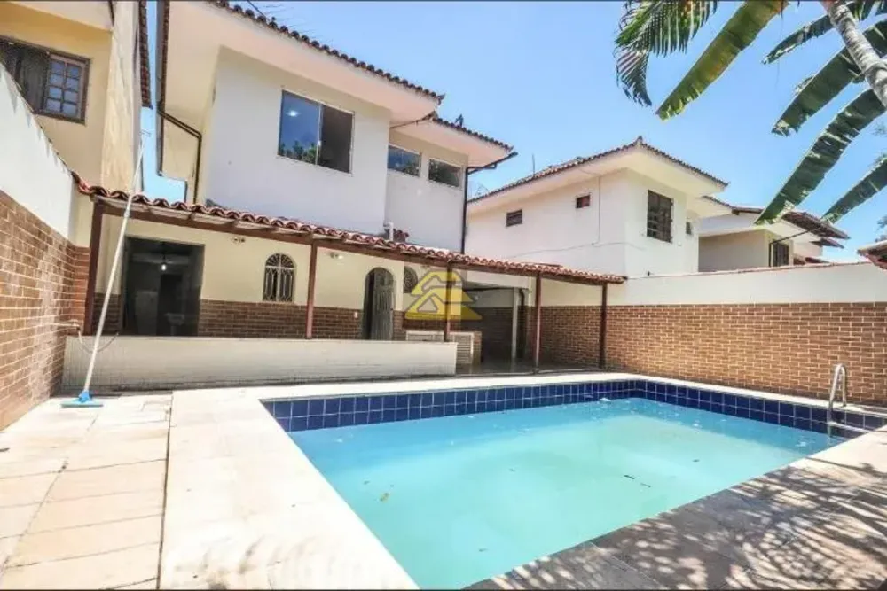 Casa, 4 quartos, 225 m² - Foto 1
