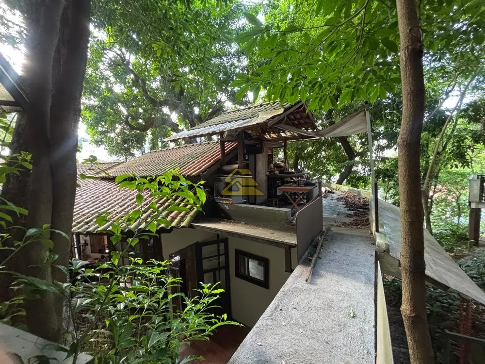 Casa, 5 quartos, 248 m² - Foto 1