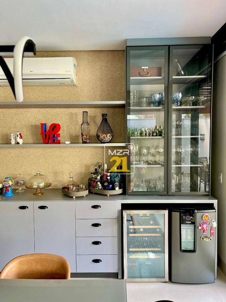 Casa de Condomínio à venda com 3 quartos, 210m² - Foto 1