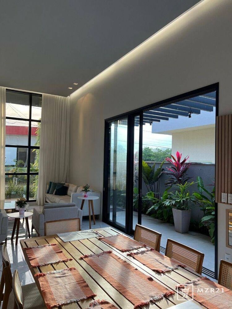 Sobrado à venda com 3 quartos, 245m² - Foto 1