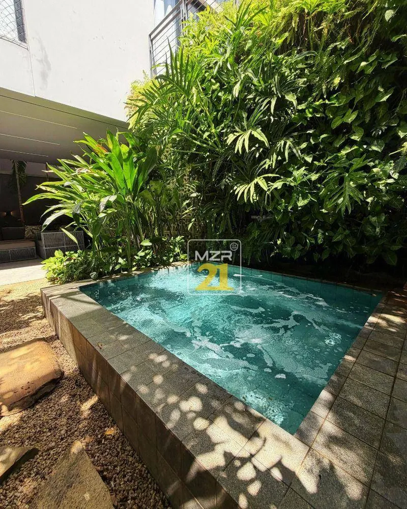 Sobrado, 4 quartos, 302 m² - Foto 1