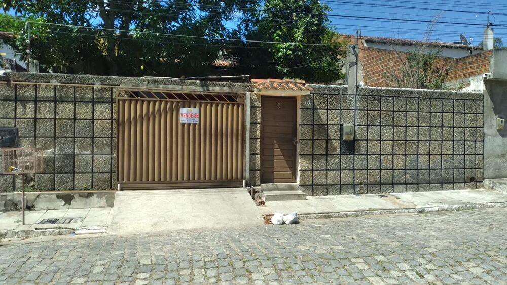 Casa à venda com 5 quartos, 288m² - Foto 1