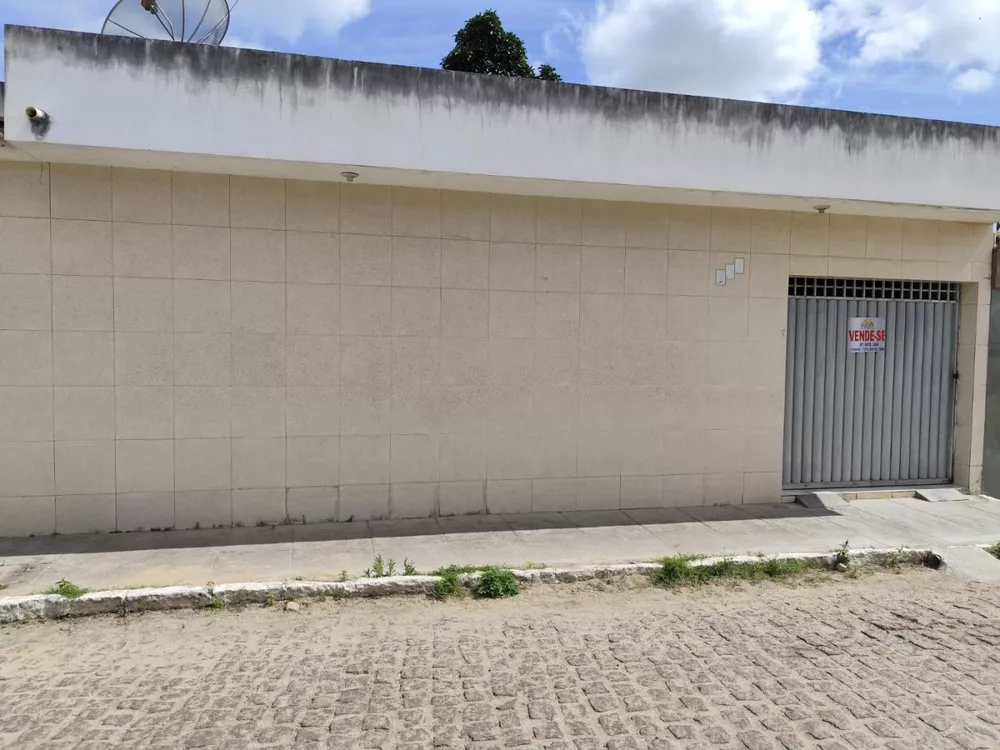 Casa à venda com 2 quartos, 300m² - Foto 1