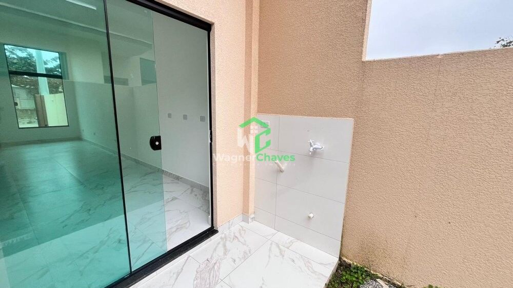 Casa à venda com 2 quartos, 65m² - Foto 4