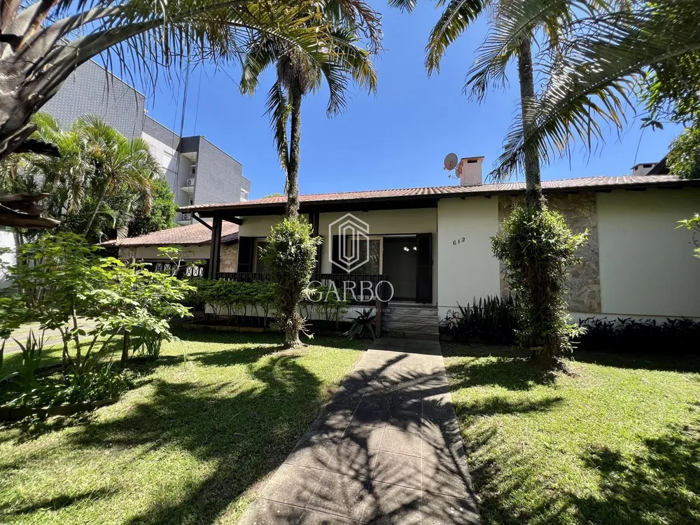 Casa, 3 quartos, 226 m² - Foto 1