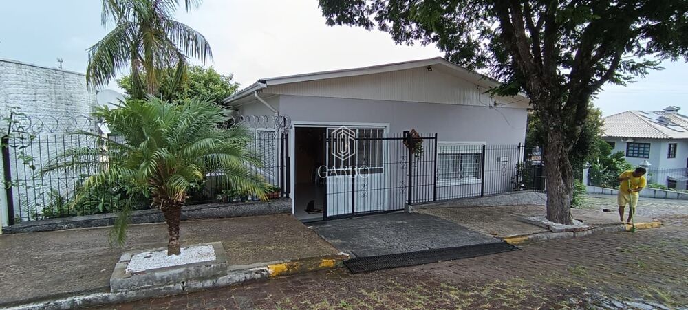 Casa à venda com 2 quartos, 64m² - Foto 1