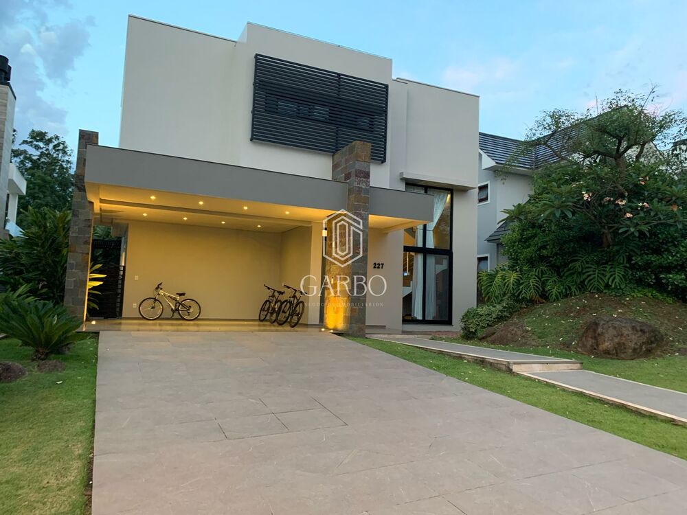 Casa à venda com 3 quartos, 230m² - Foto 2