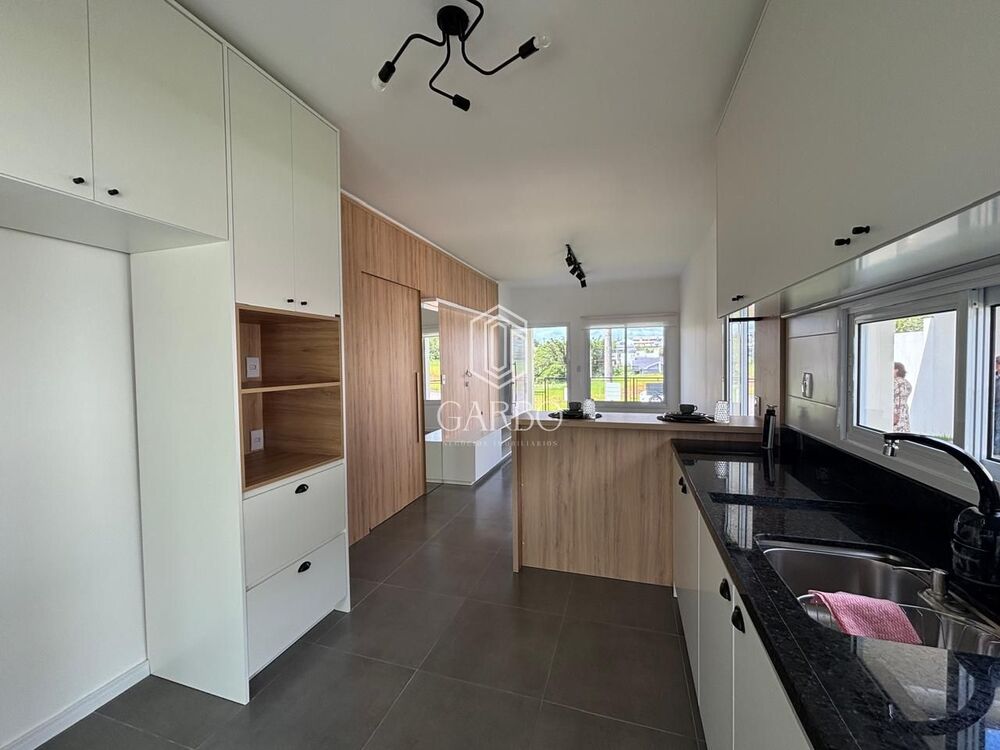Casa à venda com 3 quartos, 110m² - Foto 2