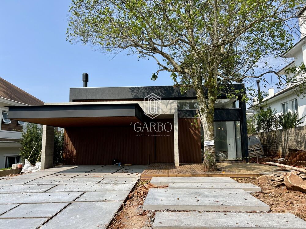 Casa à venda com 3 quartos, 219m² - Foto 1
