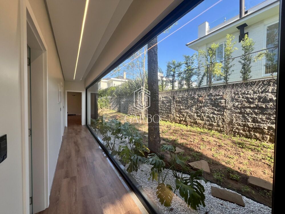 Casa à venda com 3 quartos, 219m² - Foto 2