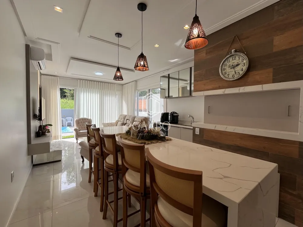 Casa, 3 quartos, 223 m² - Foto 1