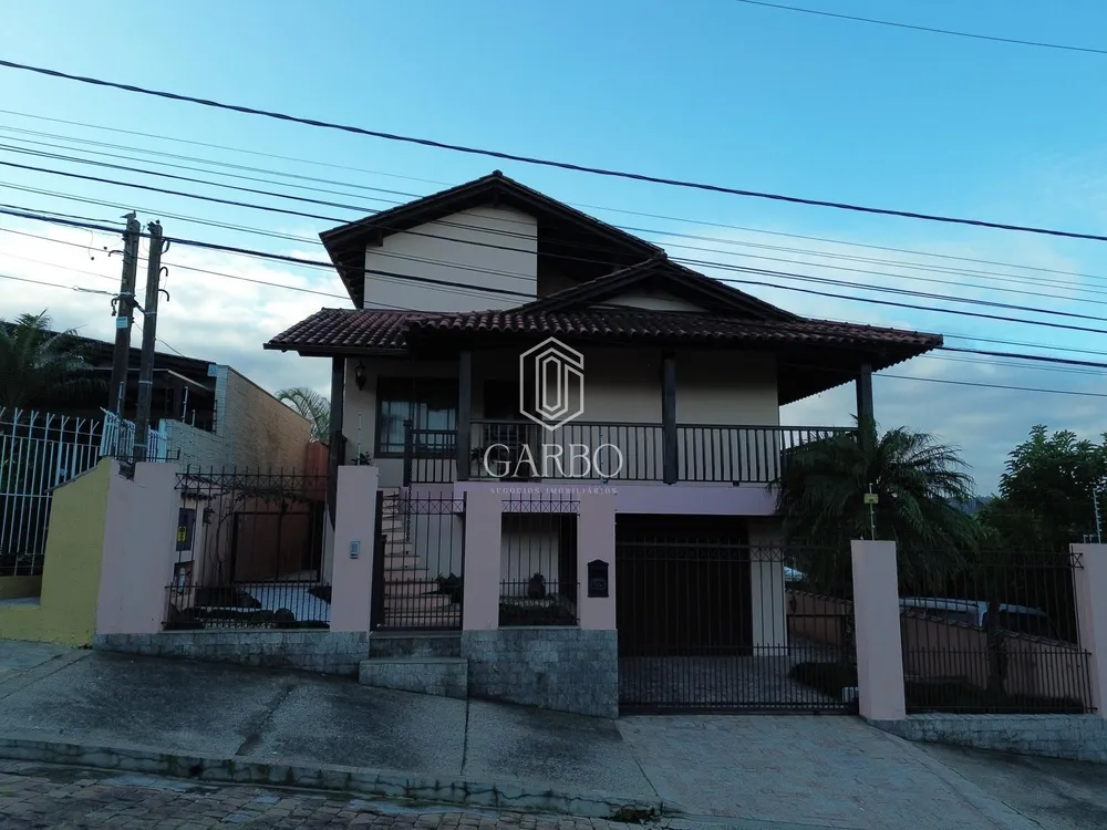 Casa, 5 quartos, 325 m² - Foto 1