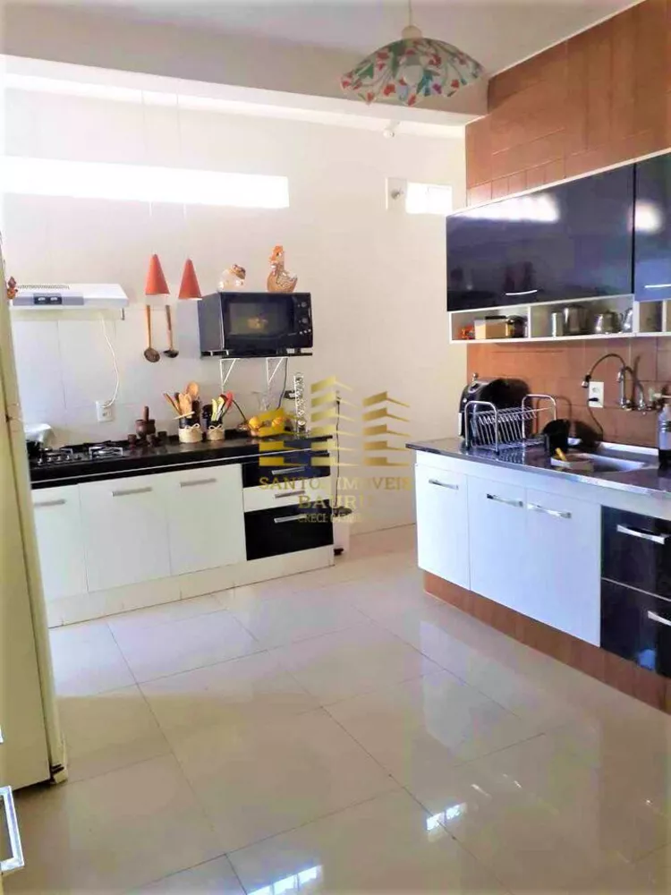 Casa à venda com 3 quartos, 200m² - Foto 1