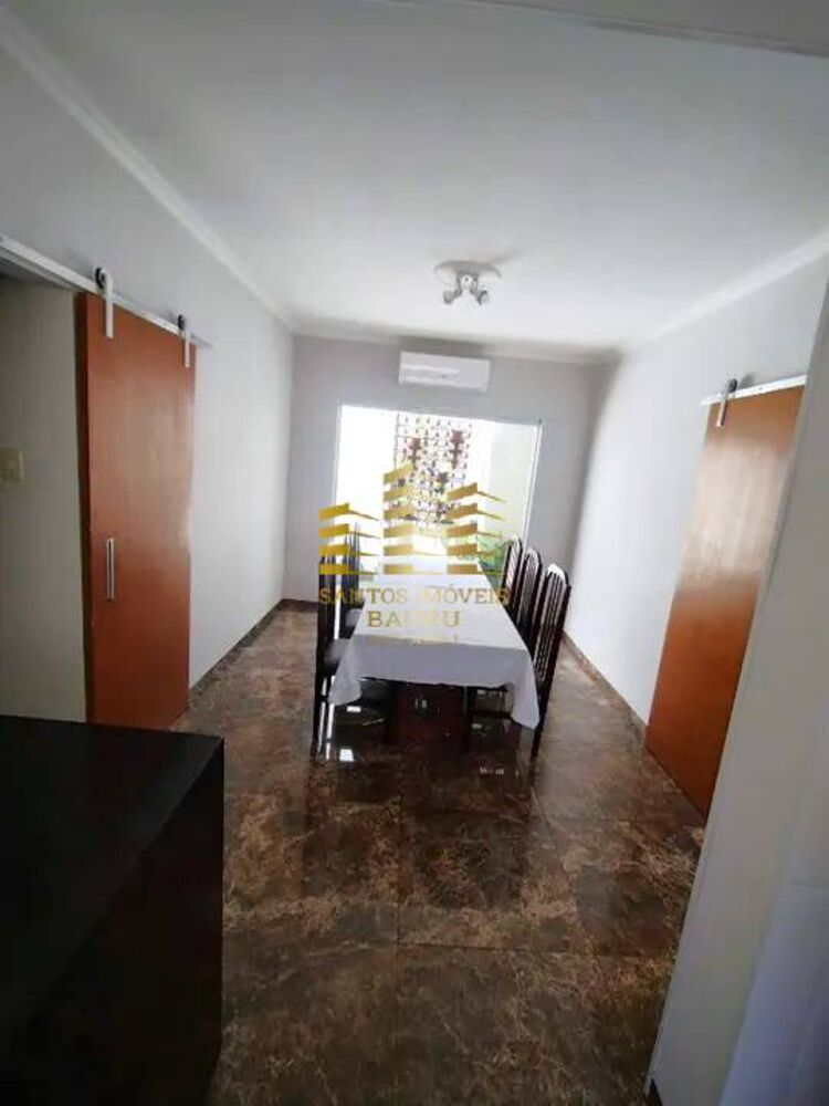 Casa à venda com 3 quartos, 195m² - Foto 1