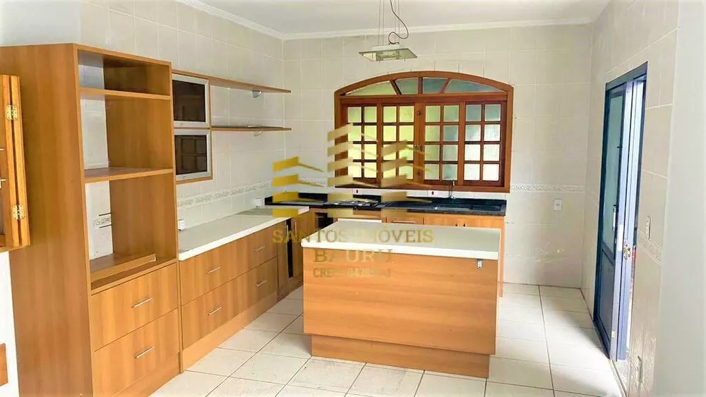 Casa à venda com 2 quartos, 200m² - Foto 1