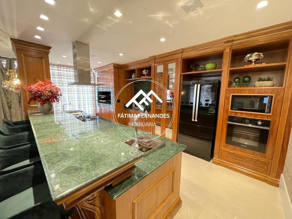 Apartamento à venda com 4 quartos, 156m² - Foto 1