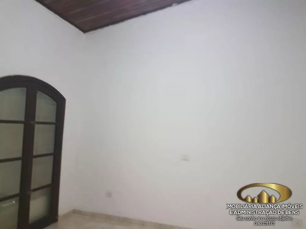 Casa à venda com 2 quartos, 336m² - Foto 2