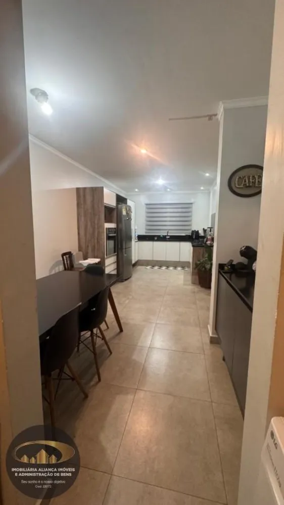 Casa, 3 quartos, 230 m² - Foto 1