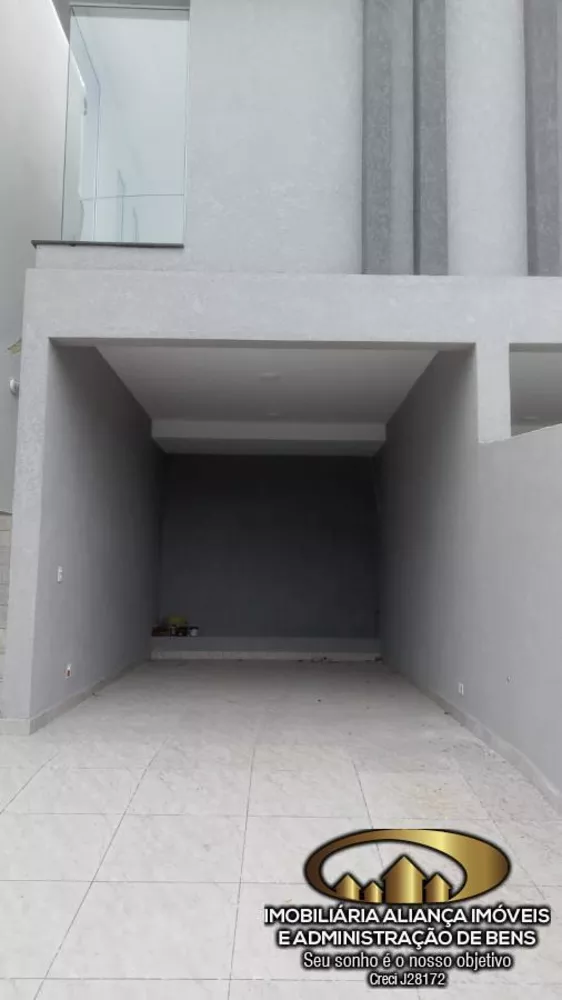 Casa à venda com 2 quartos, 100m² - Foto 2