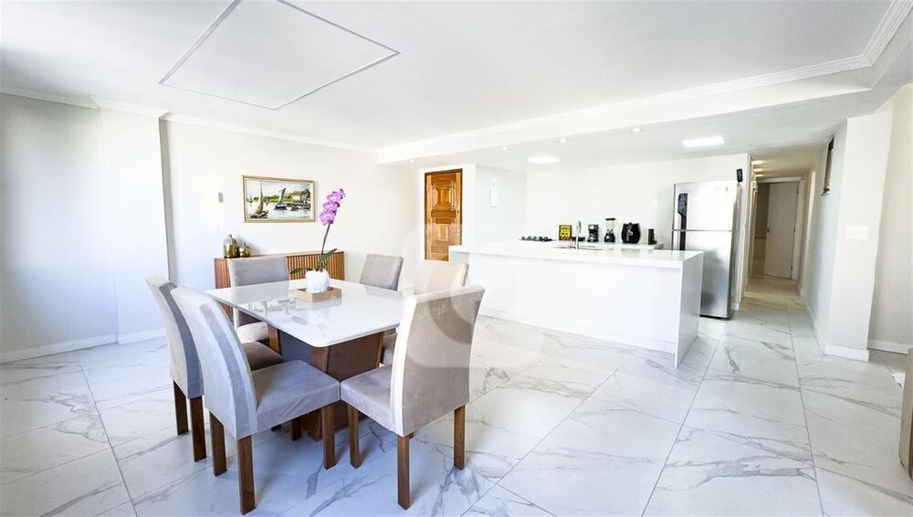 Cobertura à venda com 3 quartos, 240m² - Foto 2