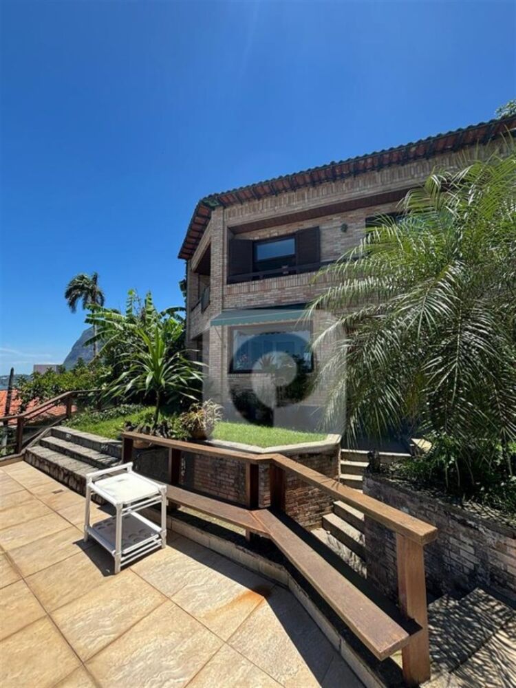 Casa de Condomínio à venda com 6 quartos, 353m² - Foto 2
