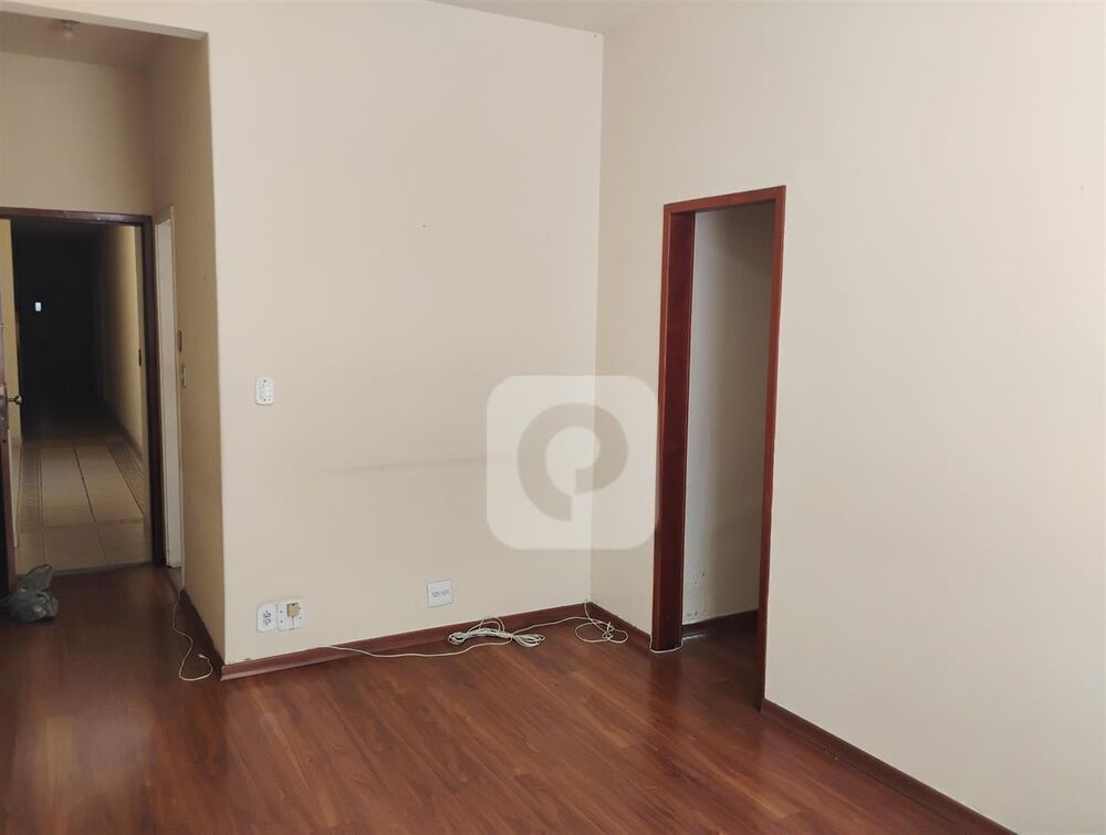 Apartamento à venda com 2 quartos, 70m² - Foto 2