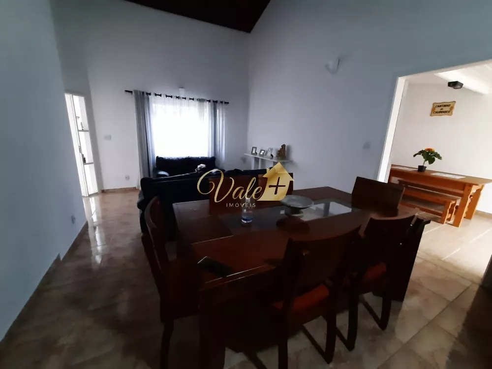 Casa à venda com 4 quartos, 180m² - Foto 1