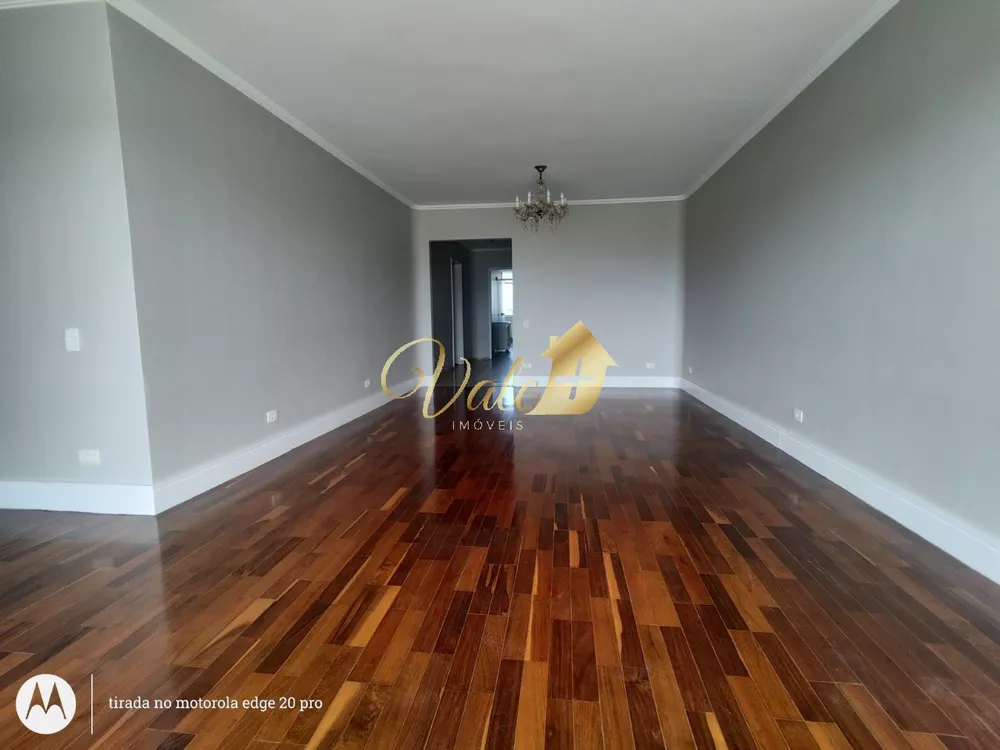 Apartamento à venda com 3 quartos, 161m² - Foto 2