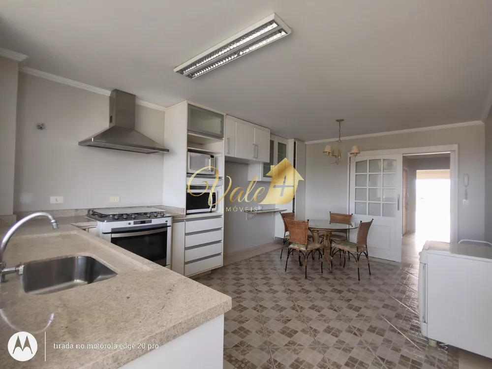 Apartamento à venda com 3 quartos, 161m² - Foto 4