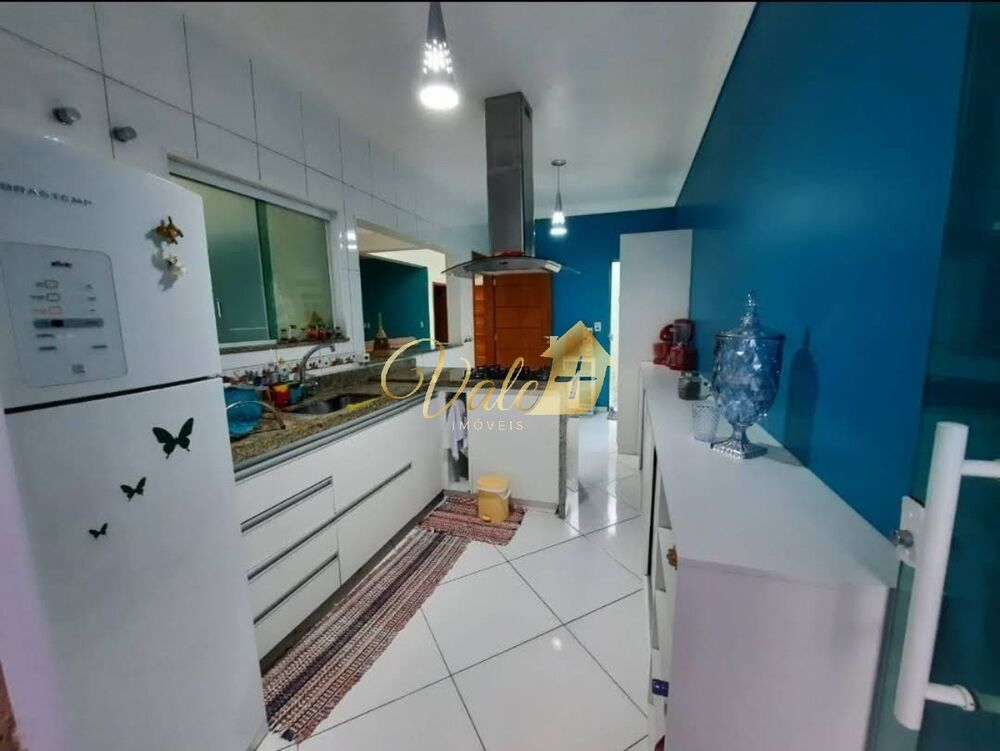 Casa à venda com 3 quartos, 212m² - Foto 8
