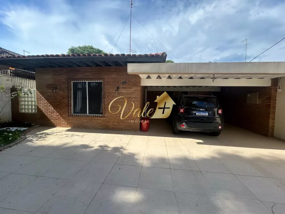 Casa à venda com 3 quartos, 230m² - Foto 2