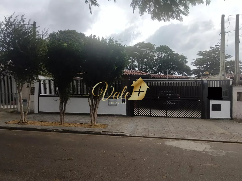 Casa à venda com 3 quartos, 230m² - Foto 1