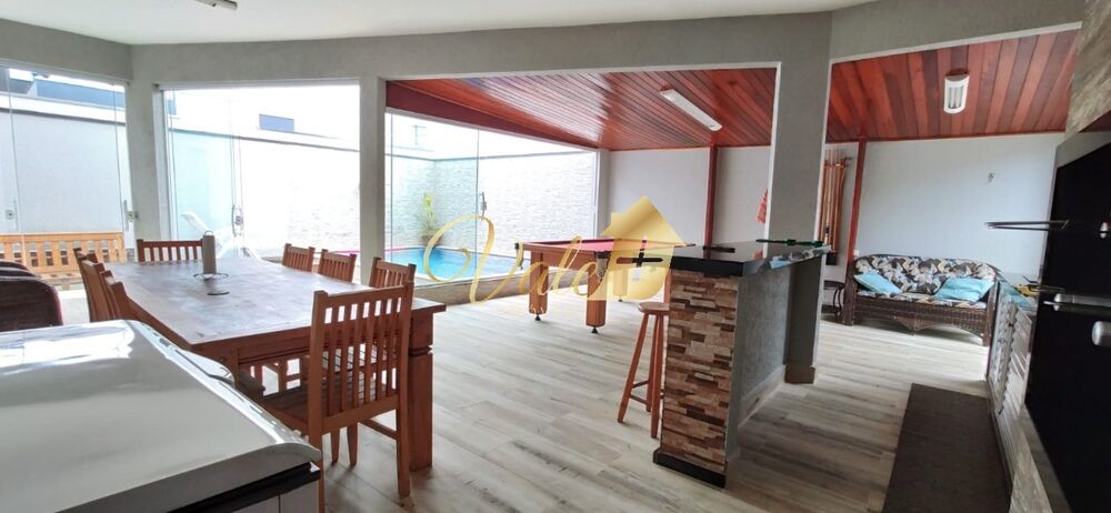 Casa, 3 quartos, 271 m² - Foto 1