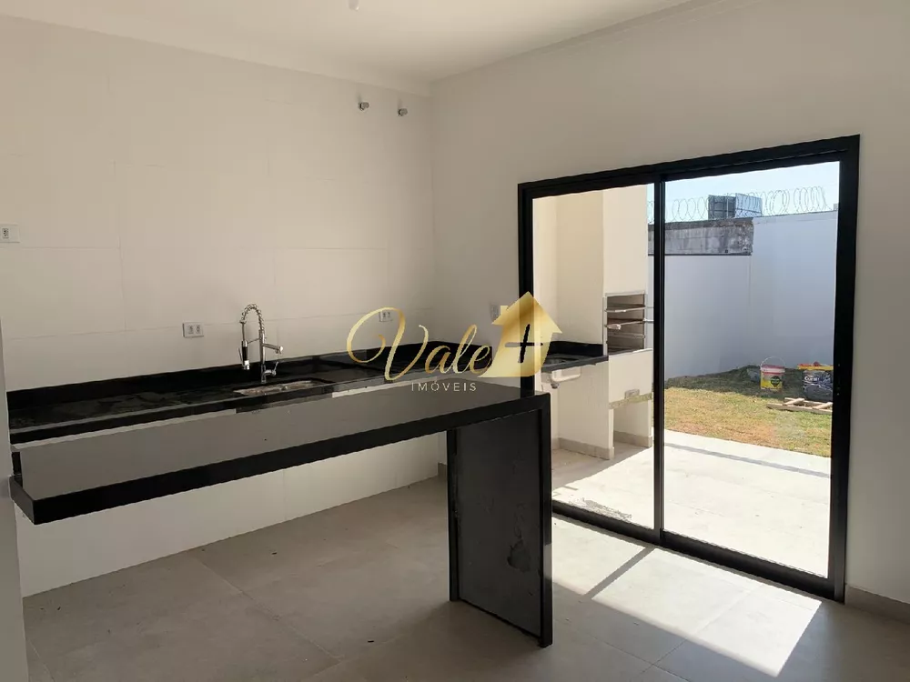 Casa à venda com 3 quartos, 300m² - Foto 2