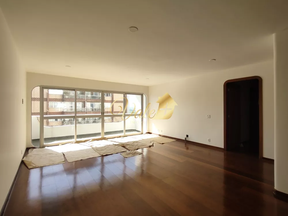 Apartamento à venda com 4 quartos, 214m² - Foto 2