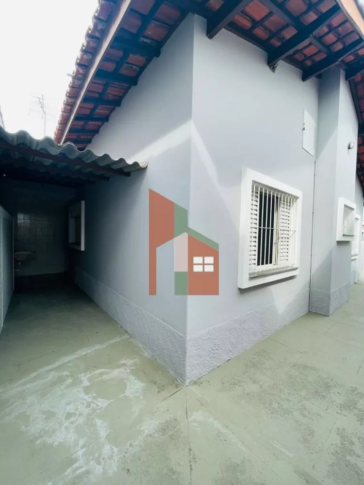 Casa à venda com 2 quartos, 64m² - Foto 4