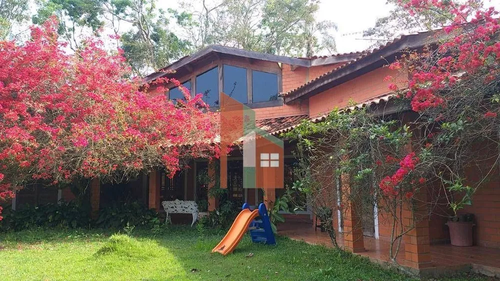 Fazenda à venda com 6 quartos, 3600m² - Foto 1