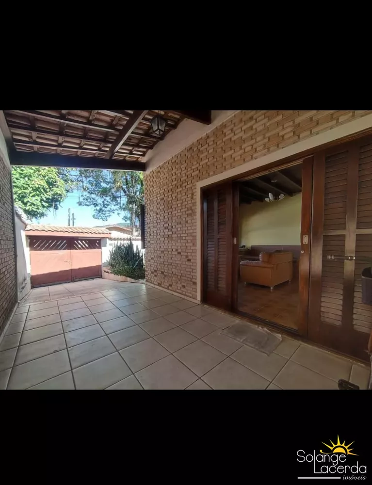 Casa para alugar com 5 quartos, 206m² - Foto 2