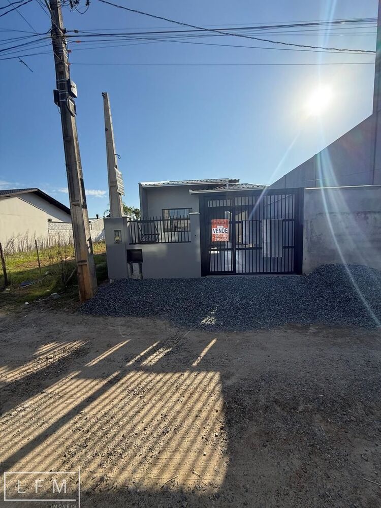 Casa à venda com 3 quartos, 73m² - Foto 2