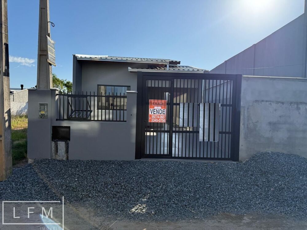 Casa à venda com 3 quartos, 73m² - Foto 1