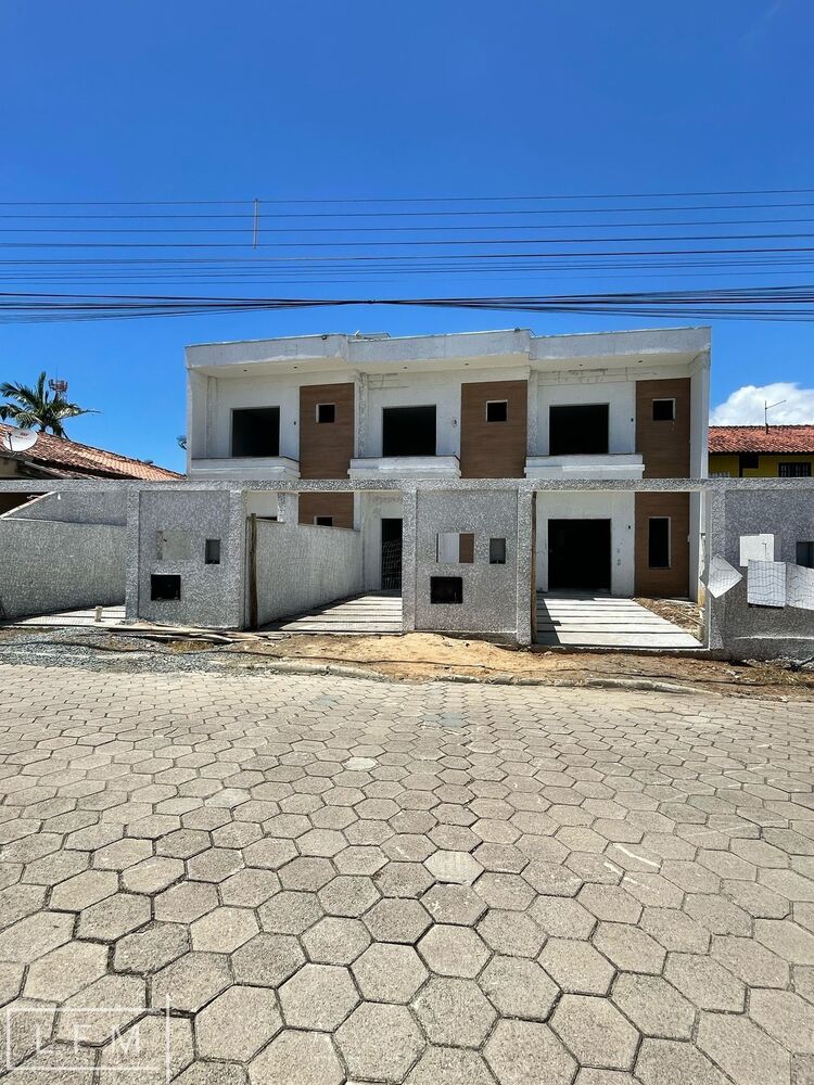 Sobrado à venda com 2 quartos, 97m² - Foto 1