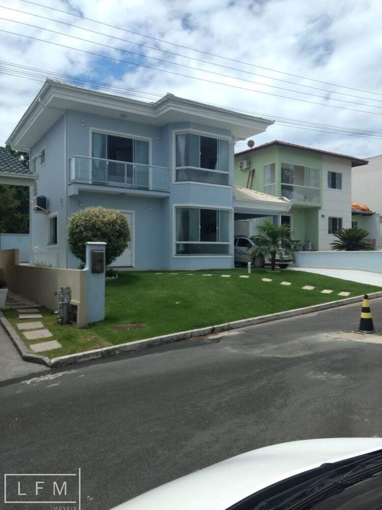 Casa à venda com 3 quartos, 130m² - Foto 1