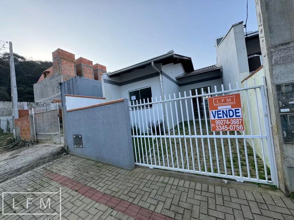 Casa à venda com 2 quartos, 50m² - Foto 1