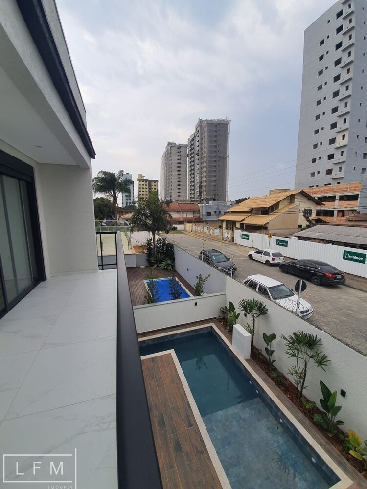 Casa de Condomínio à venda com 5 quartos, 250m² - Foto 4
