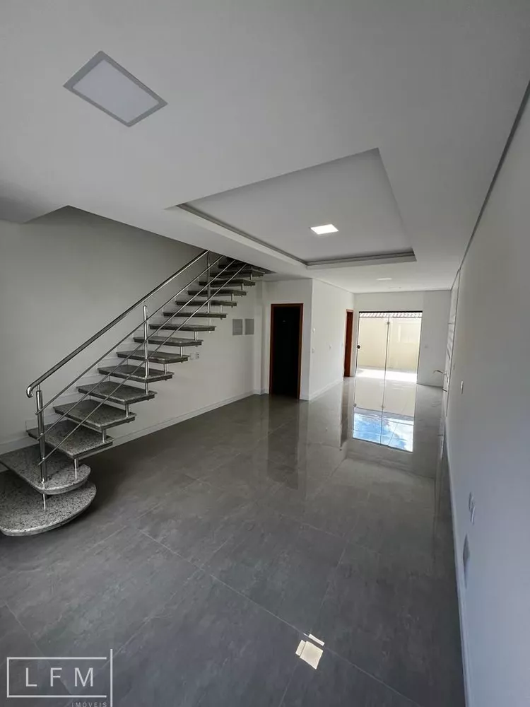 Sobrado à venda com 2 quartos, 120m² - Foto 4