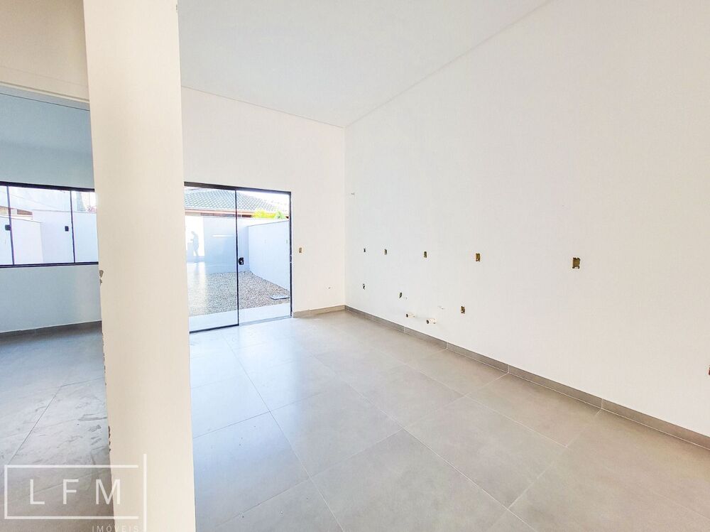 Casa à venda com 2 quartos, 81m² - Foto 2
