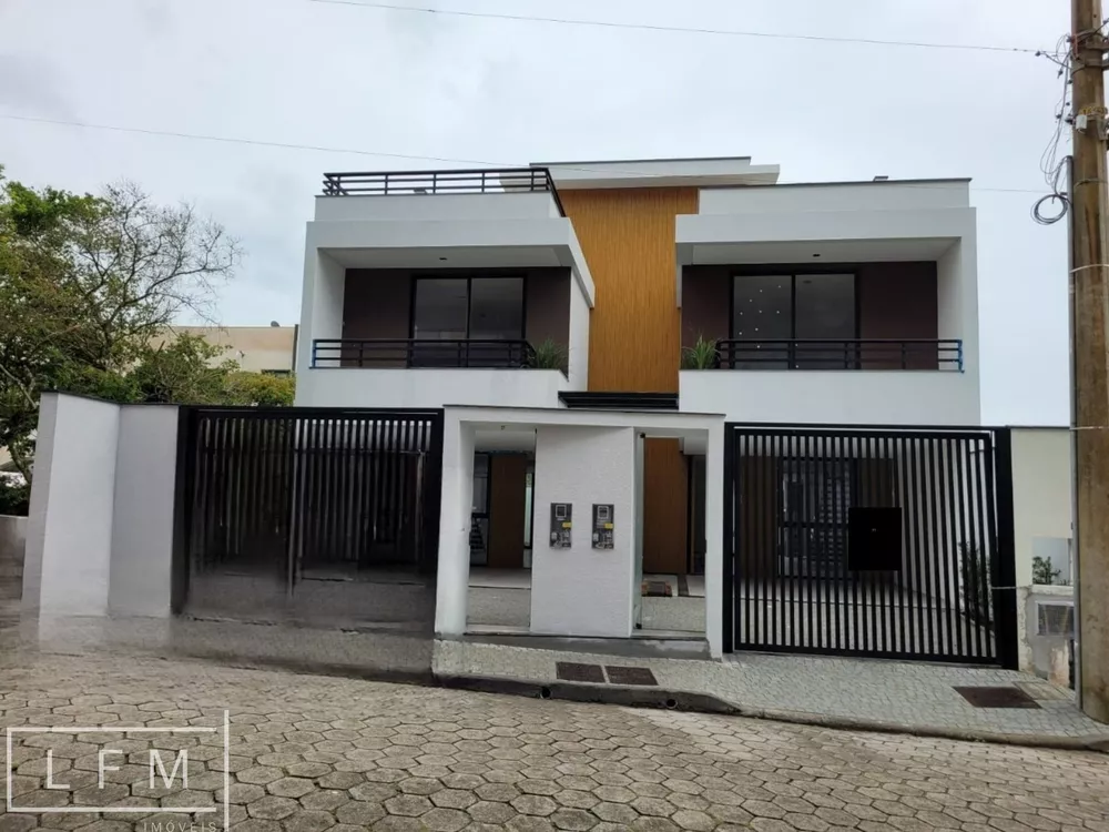 Sobrado à venda com 3 quartos, 238m² - Foto 1