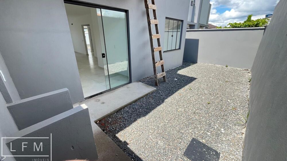 Casa à venda com 3 quartos, 85m² - Foto 2